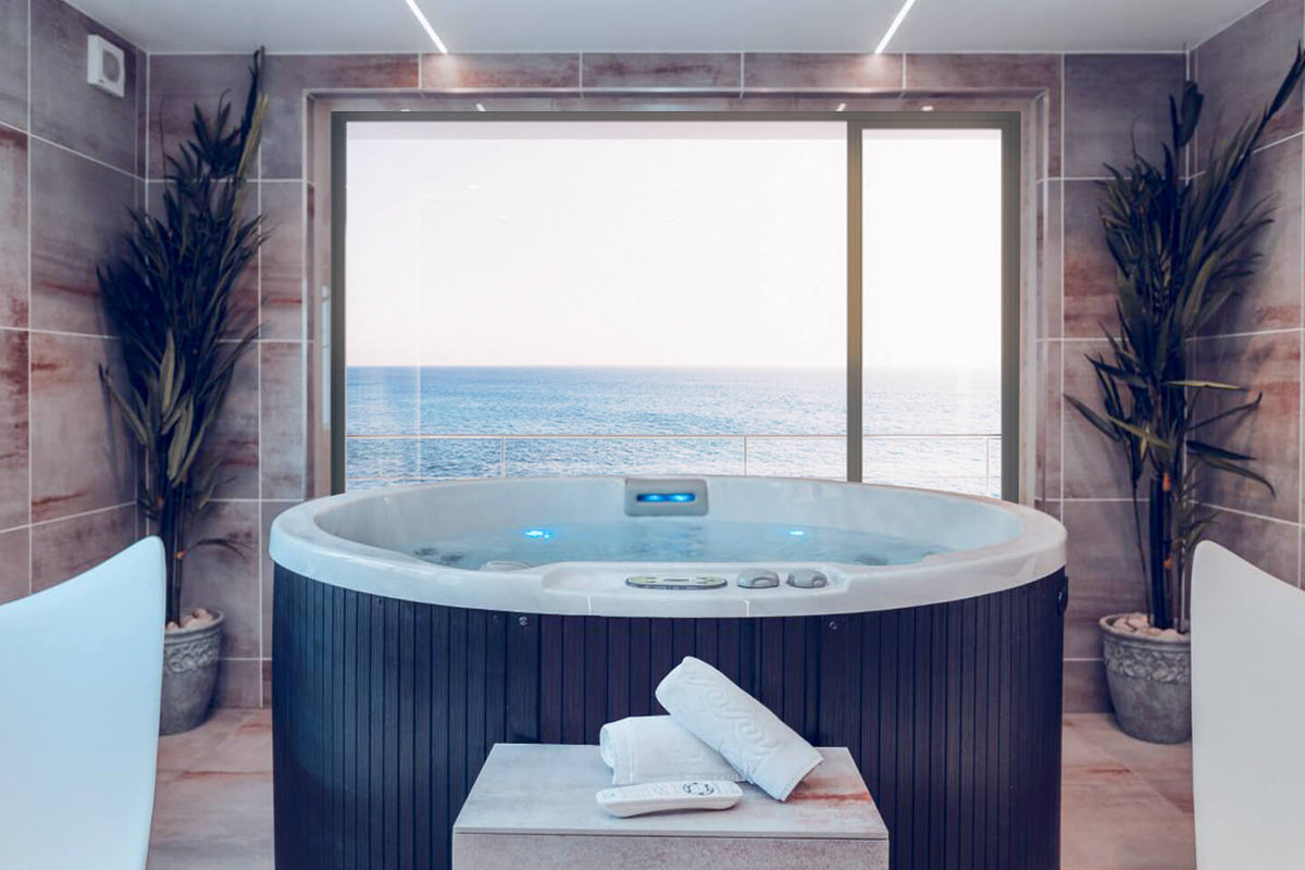 627M Deluxe hot tub - lifestyle