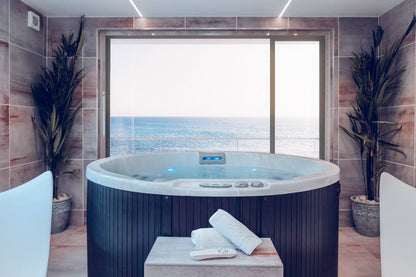 627M Deluxe hot tub - lifestyle