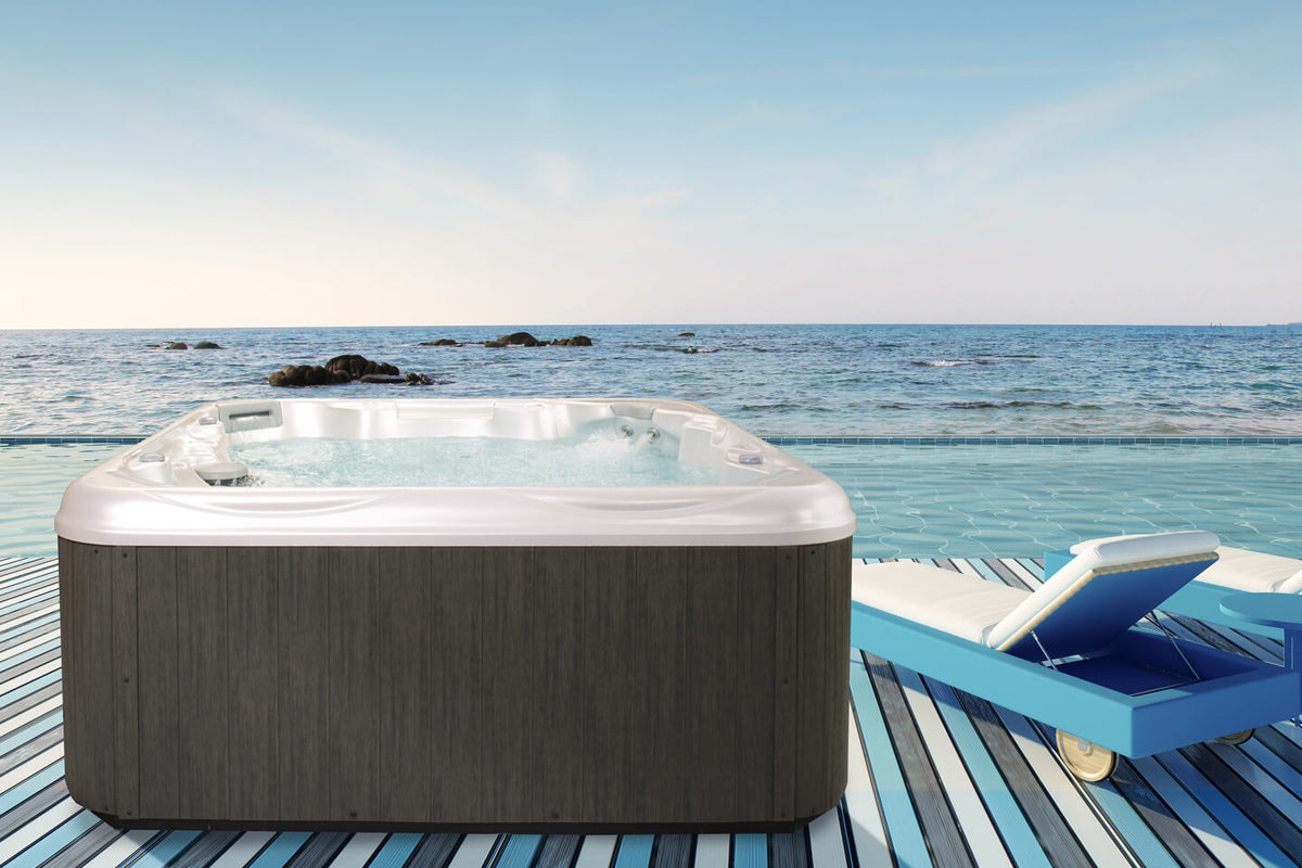 748L Deluxe hot tub - lifestyle