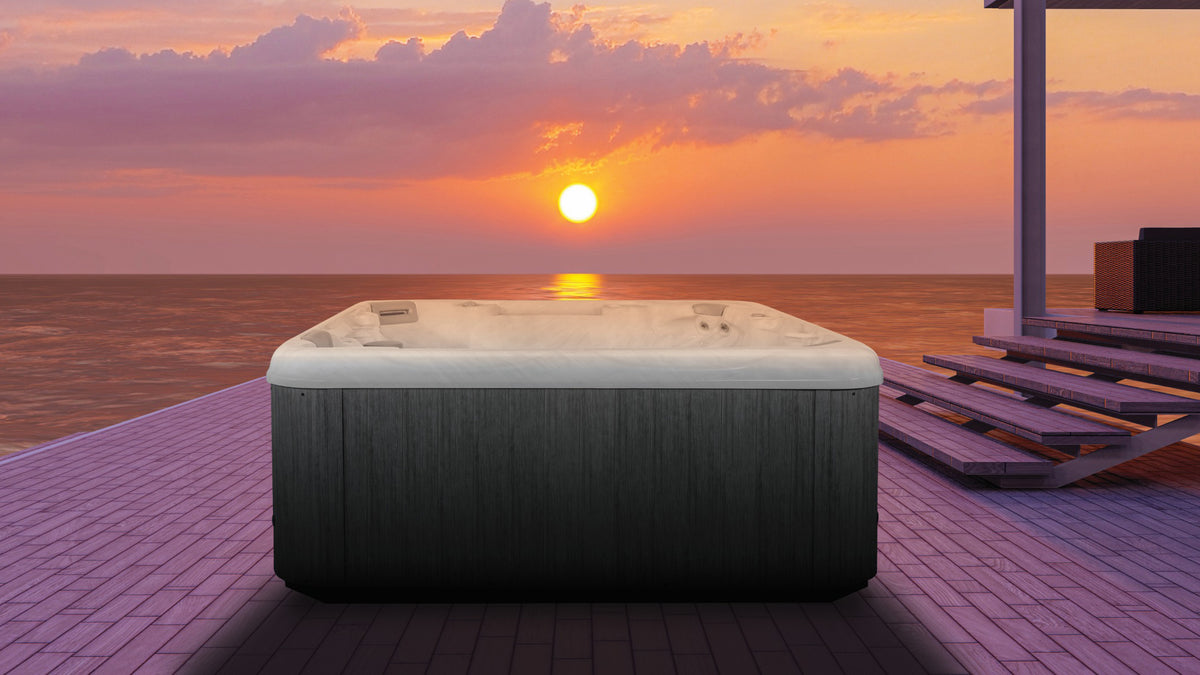 840BE Deluxe hot tub - lifestyle
