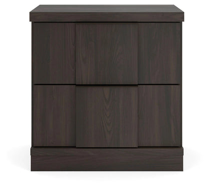 Shaehartin Nightstand