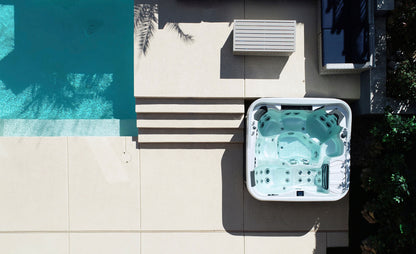 Eagle Crest hot tub - lifestyle