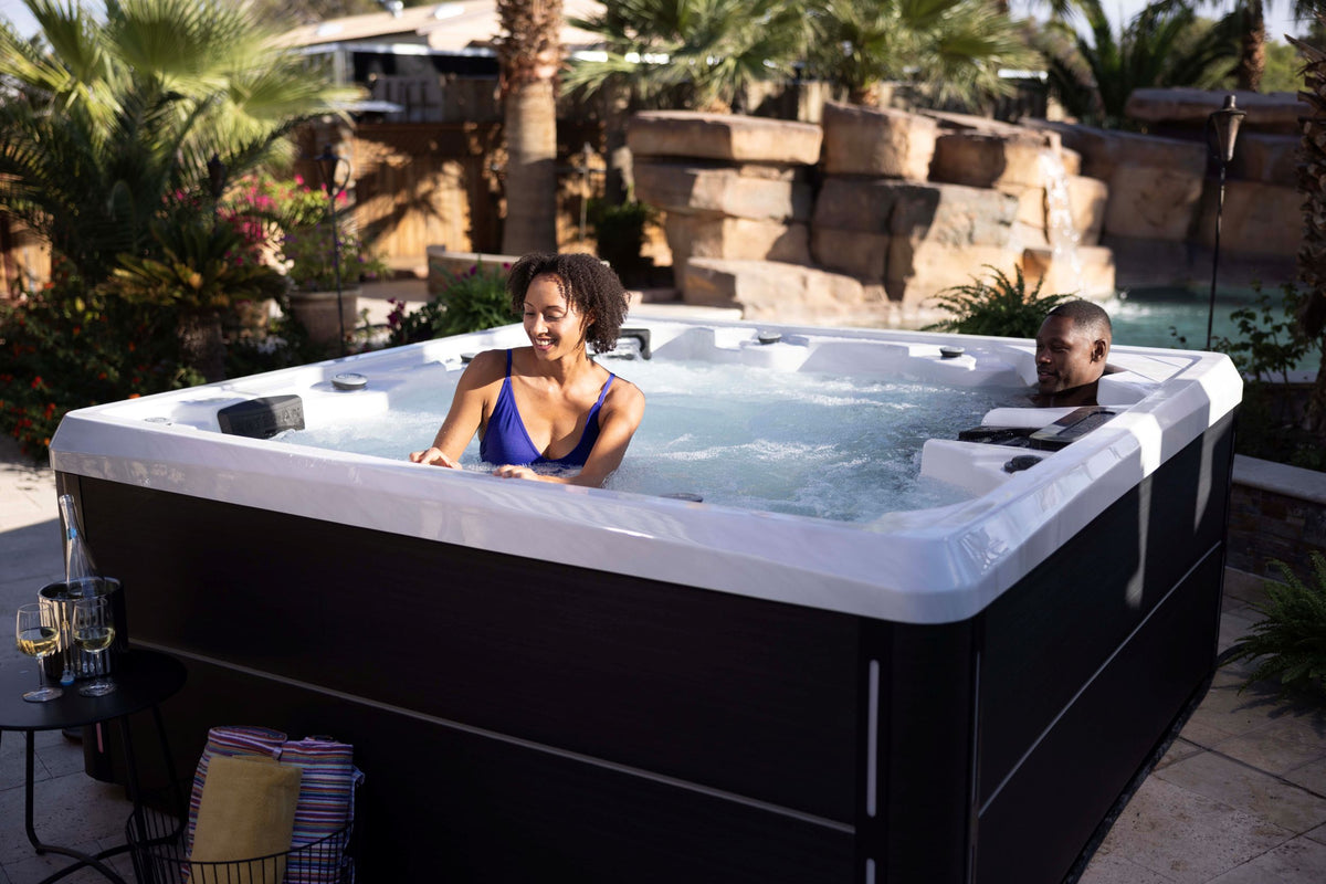 Grand Bahama Essential hot tub - lifestyle