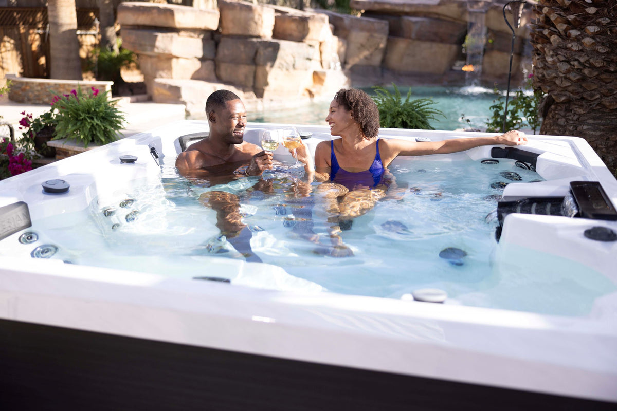 Grand Cayman Essential hot tub - lifestyle