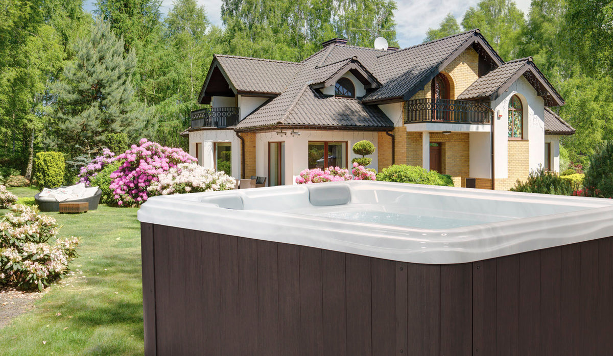 Hibiscus hot tub - lifestyle