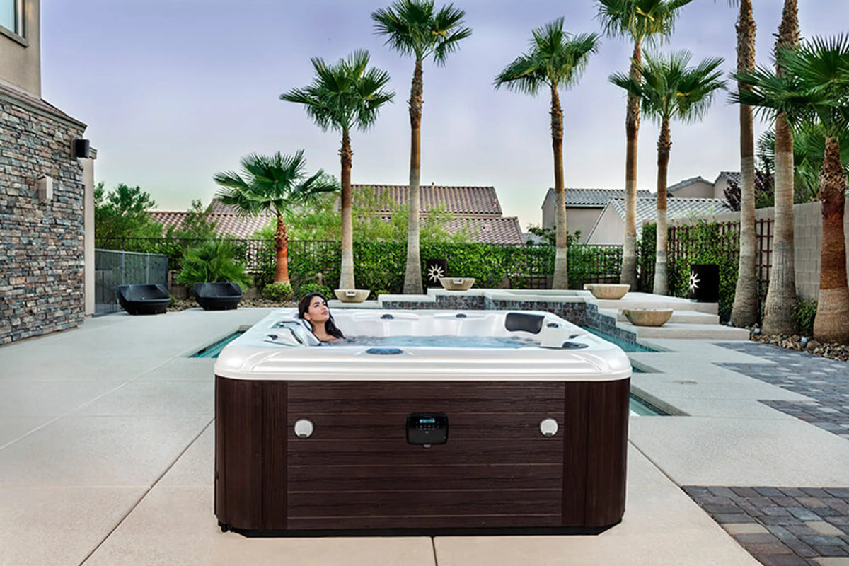 Kawai 745L hot tub - lifestyle