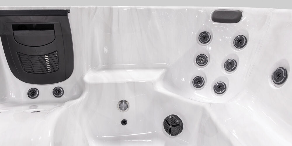 L6 hot tub - gallery 4
