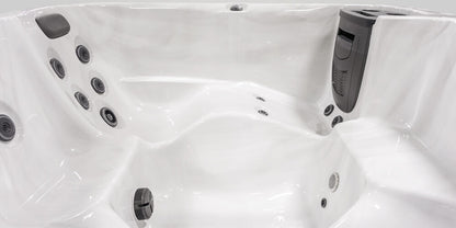 L7 hot tub - gallery 3