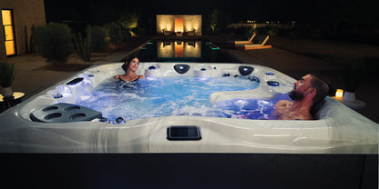 LSX 30 hot tub - lifestyle
