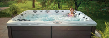 LSX 900 hot tub - lifestyle