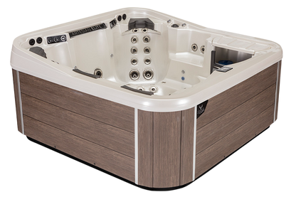 Piper Glen hot tub - front view