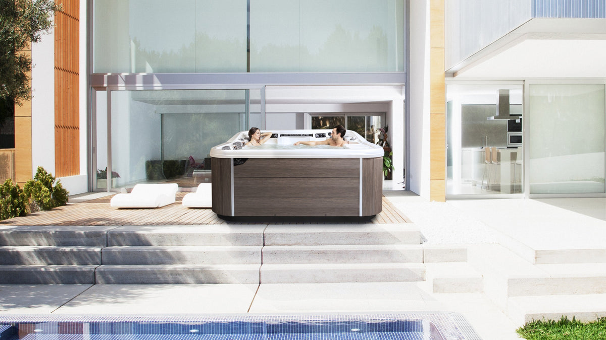 Piper Glen hot tub - lifestyle