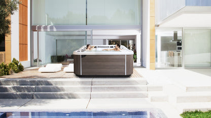 Piper Glen hot tub - lifestyle