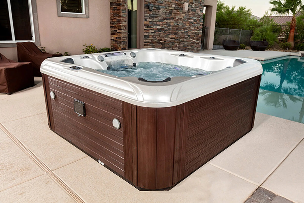 Rio 751L hot tub - lifestyle