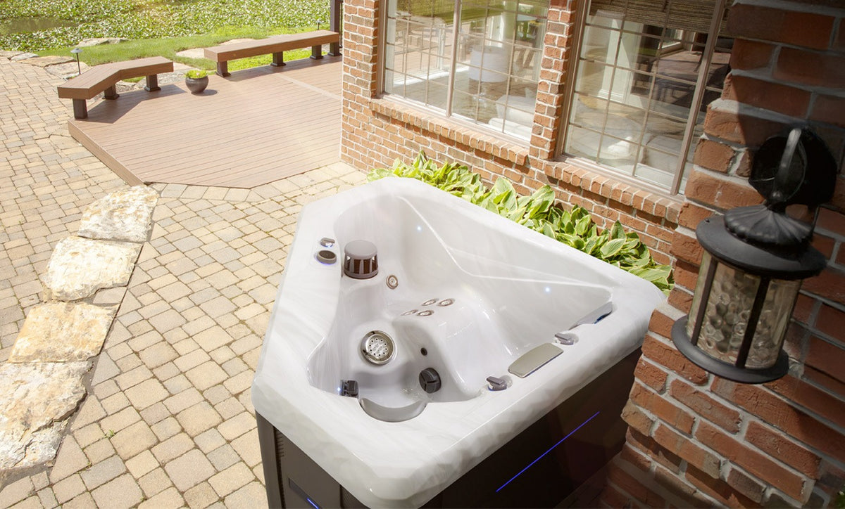 TS 240X hot tub - lifestyle