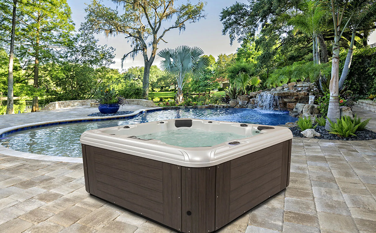Waikiki 864L hot tub - lifestyle